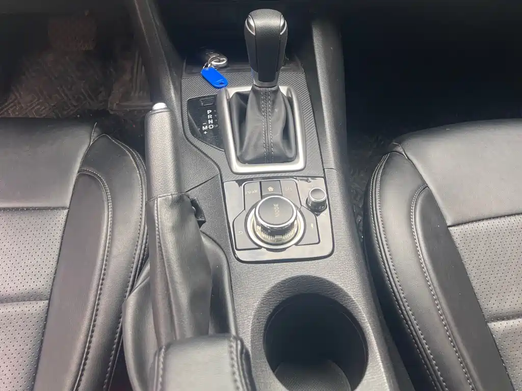 Mazda 3 Axela 2019 — фото 11