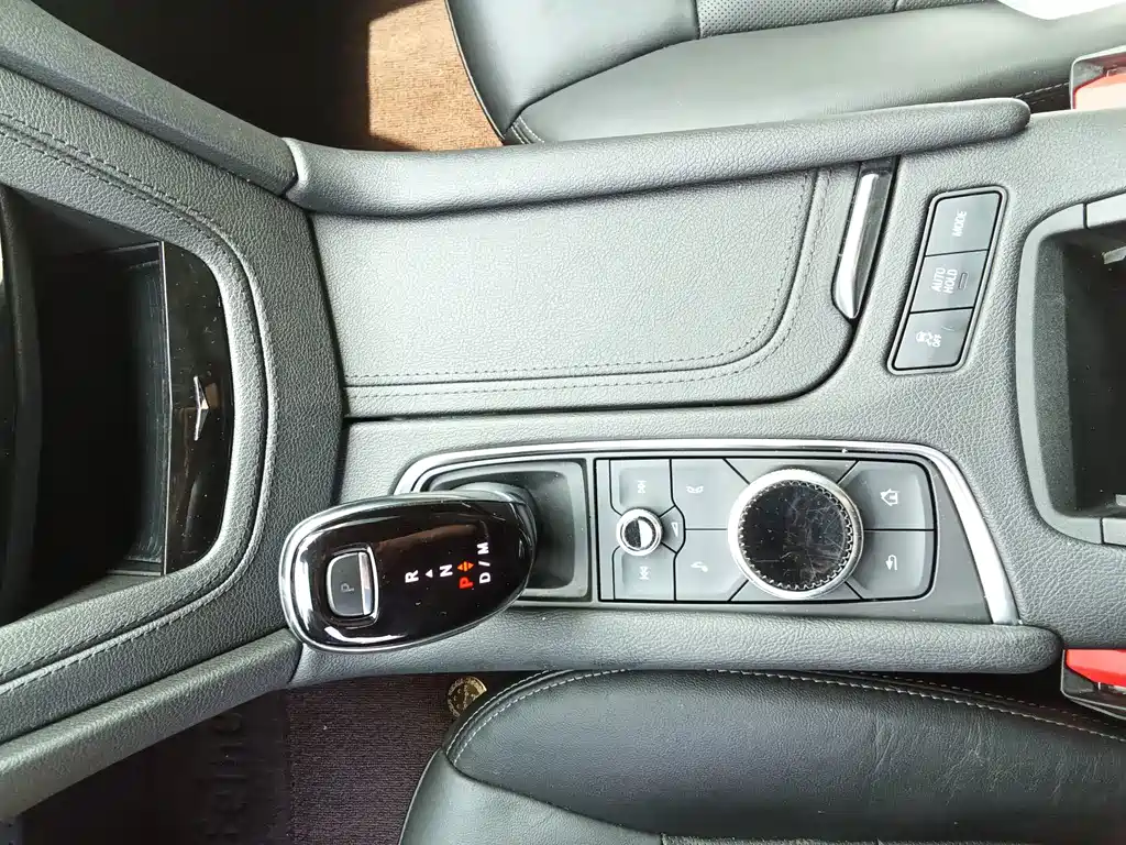 Cadillac XT6 2021 — фото 10