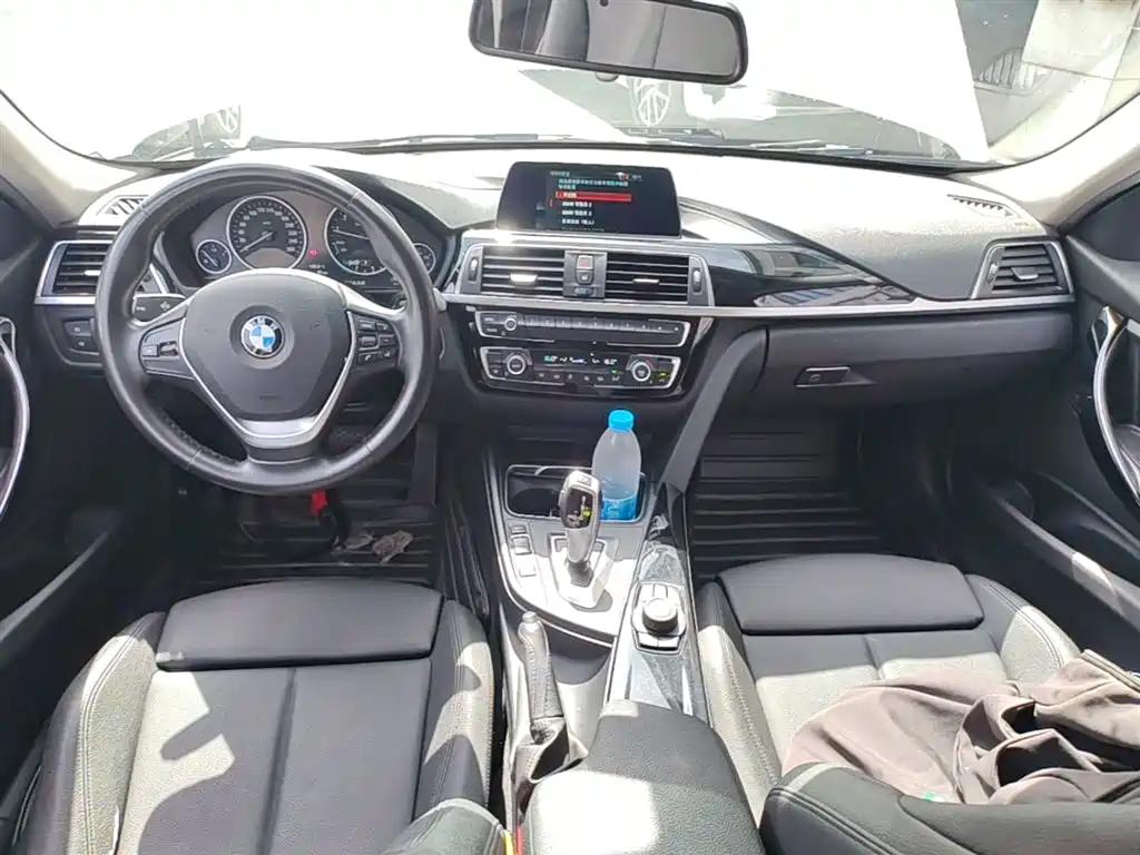 BMW 3 Series 2018 — фото 10
