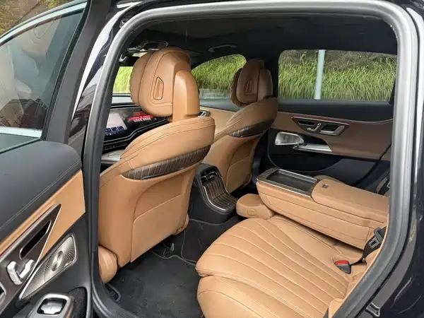 Mercedes-Benz E-Class 2024