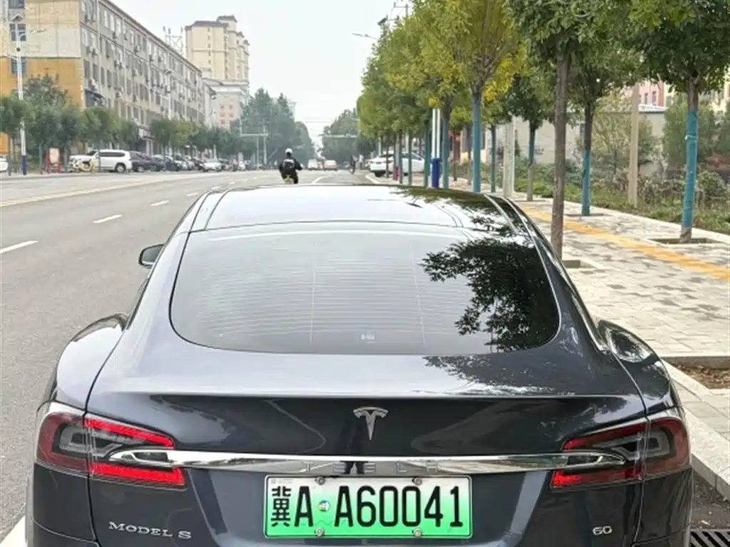 Tesla Model S 2017 — фото 5