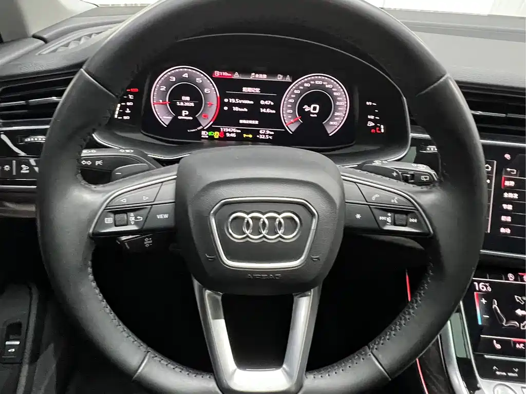 Audi Q7 2020 — фото 13