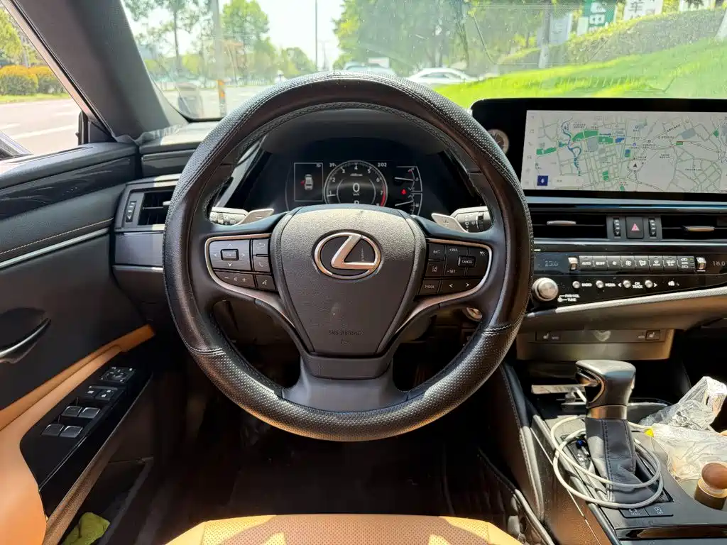 Lexus ES 2023 — фото 14