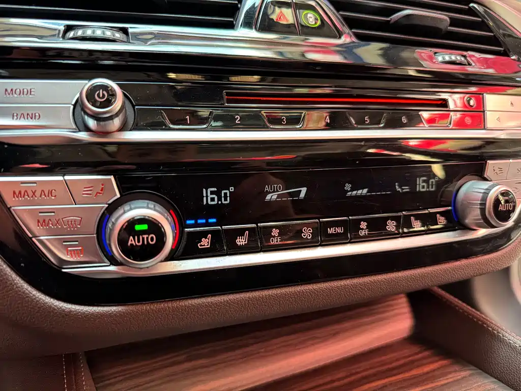 BMW 5 Series New Energy 2018 — фото 8