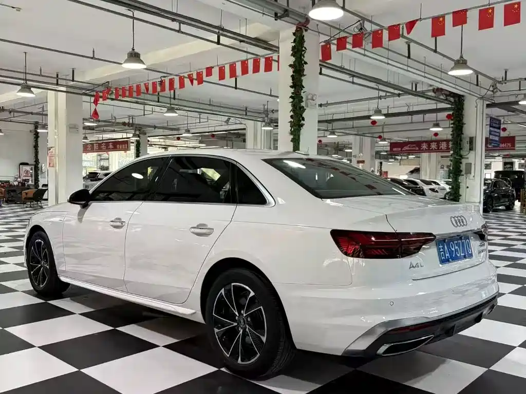Audi A4L 2021