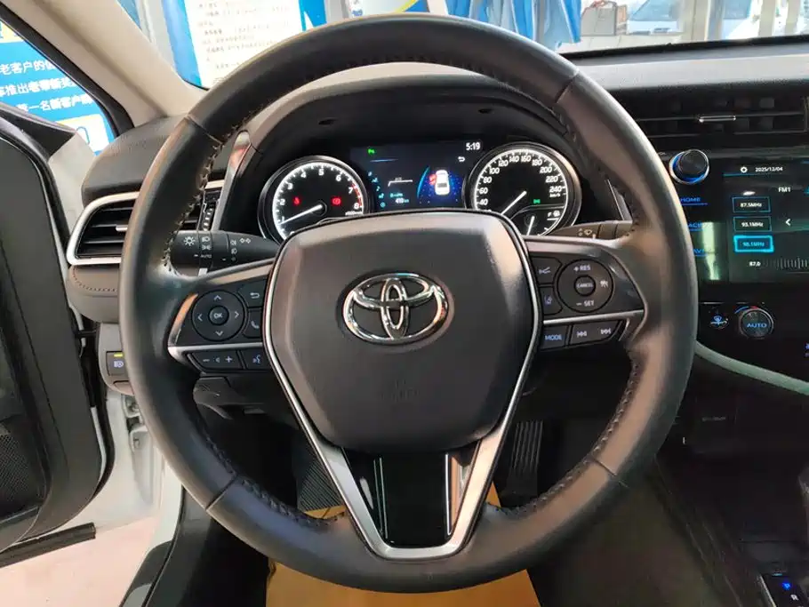 Toyota Camry 2021 — фото 15