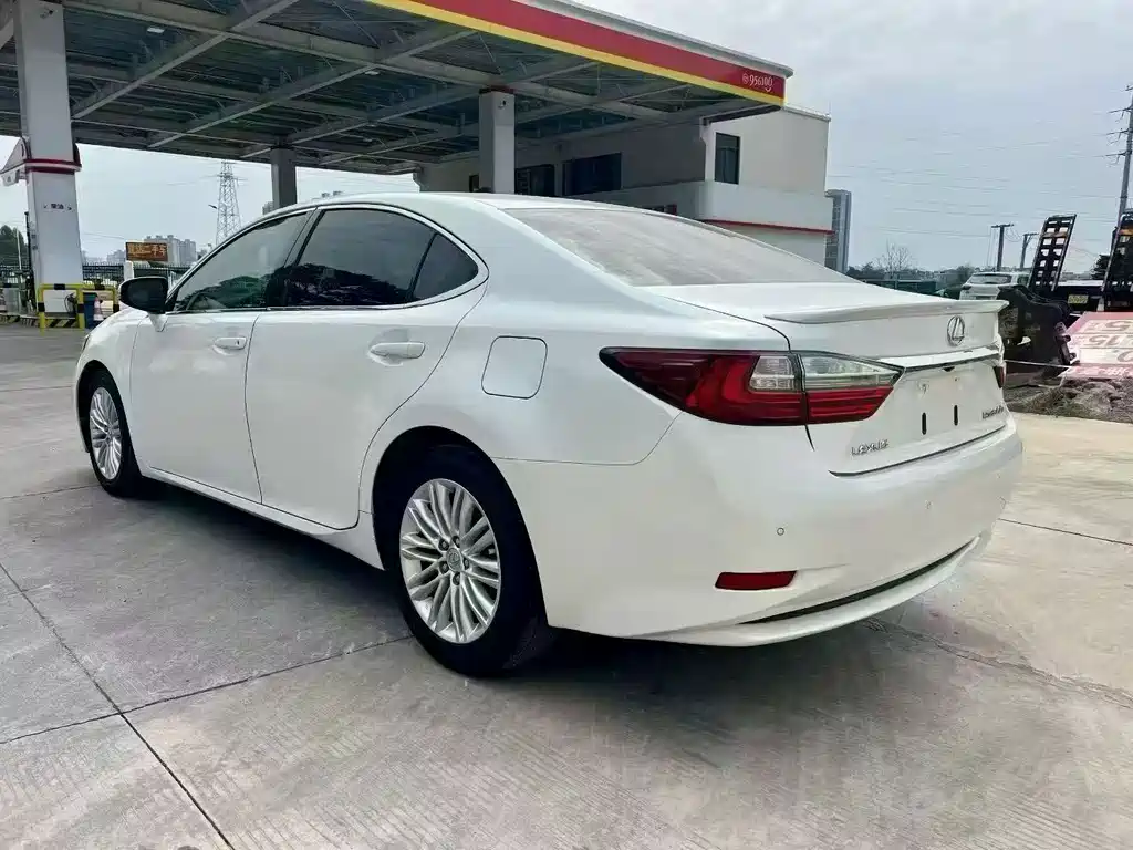 Lexus ES 2018