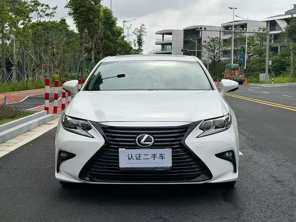 Lexus ES 2018