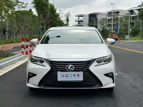 Lexus ES 2018