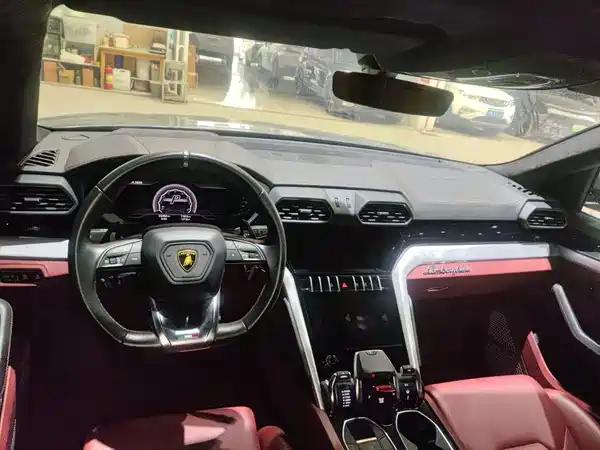 Lamborghini Urus 2021