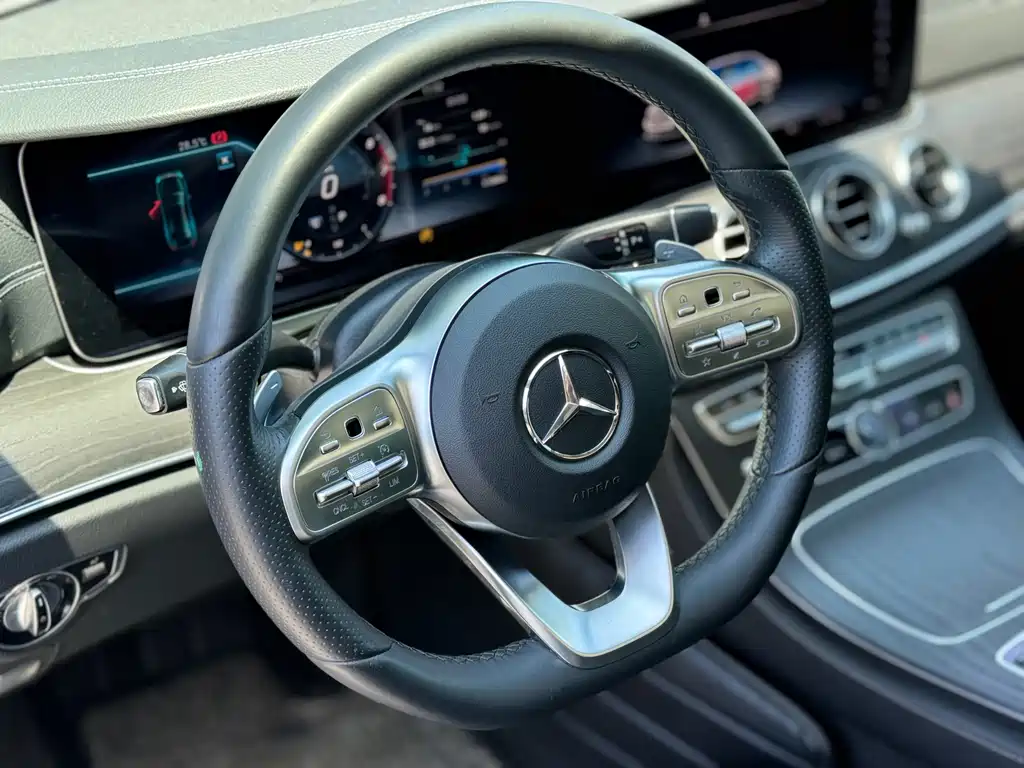 Mercedes-Benz E-Class 2020 — фото 15