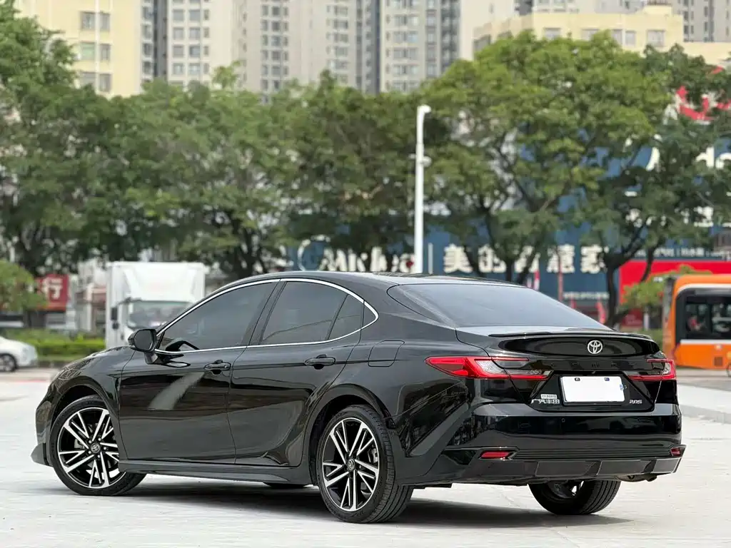 Toyota Camry 2025 — фото 7