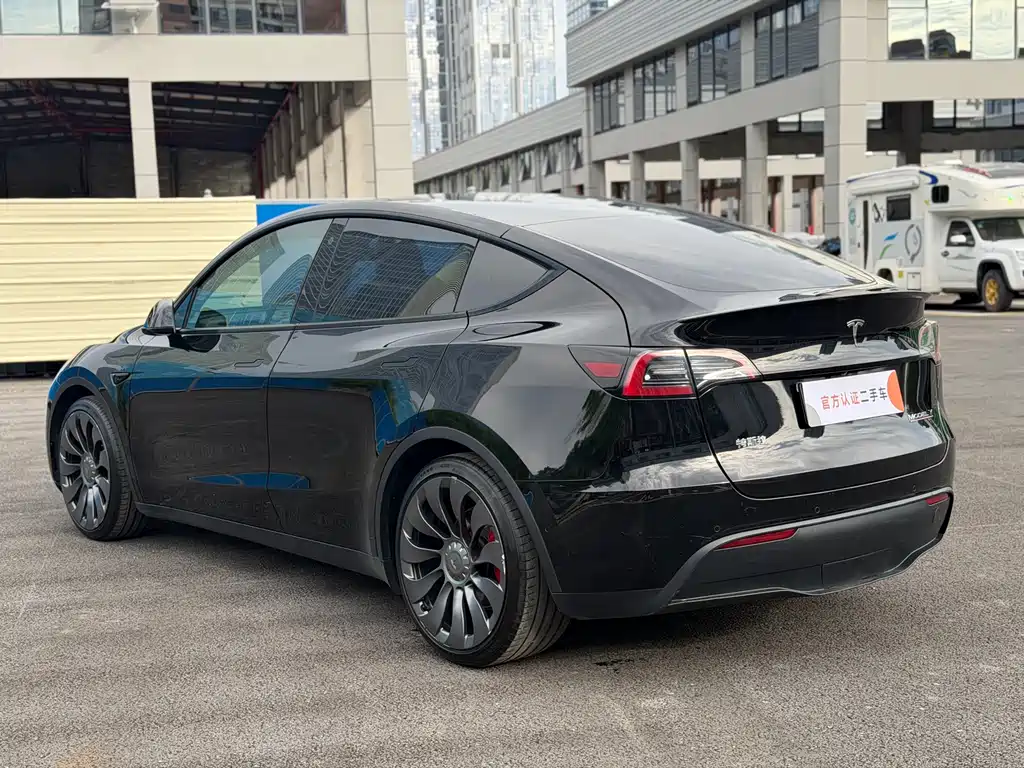 Tesla Model Y 2024 — фото 12