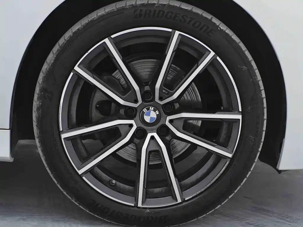 BMW 3 Series 2023 — фото 16