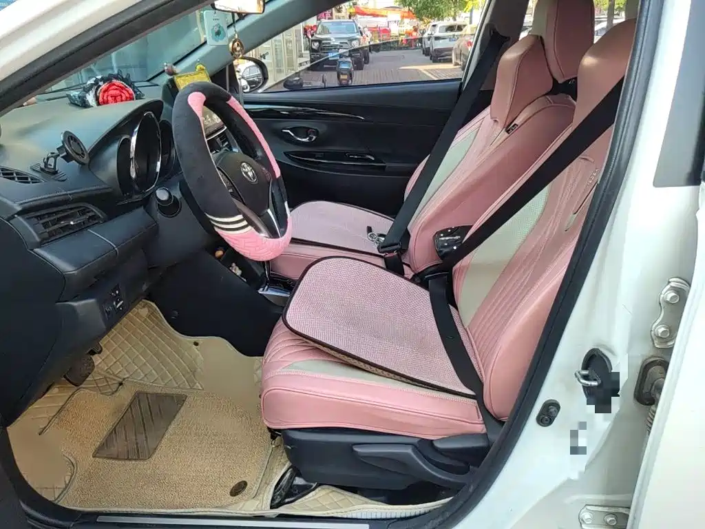 Toyota Yaris L 2023 — фото 11