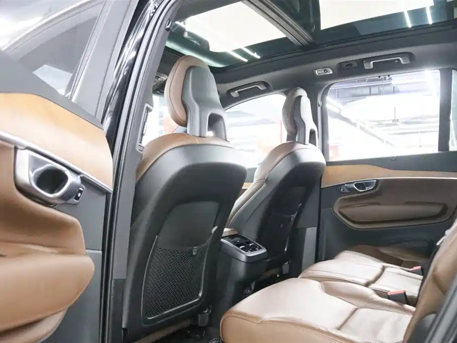 Volvo XC90 2021 — фото 17
