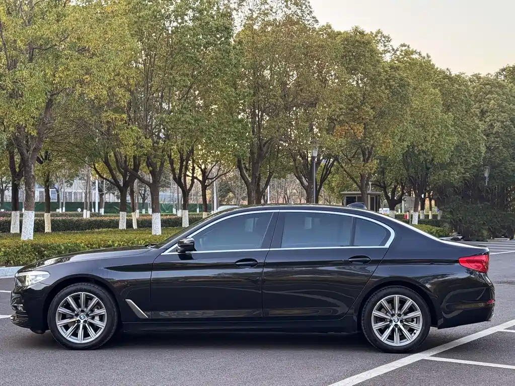 BMW 5 Series 2018 — фото 4