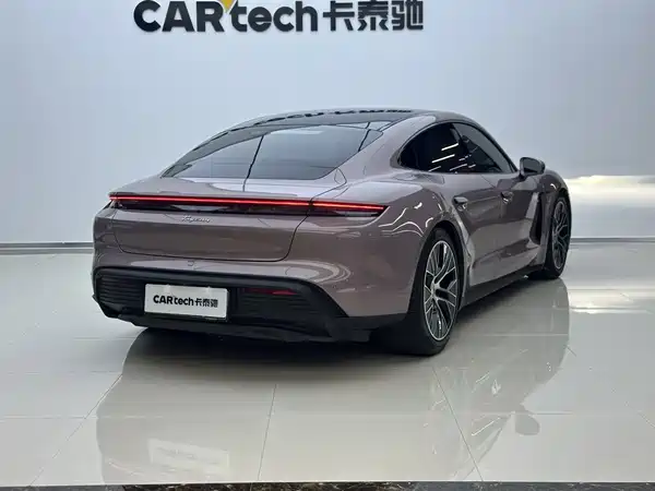 Porsche Taycan 2023