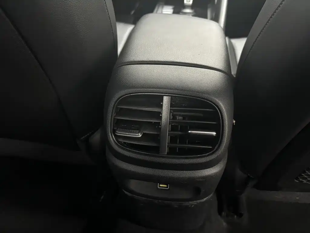 Hyundai Elantra 2023 — фото 21