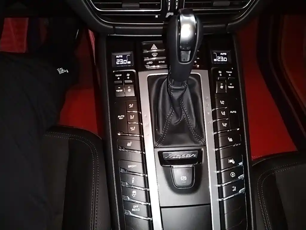 Porsche Macan 2021 — фото 10
