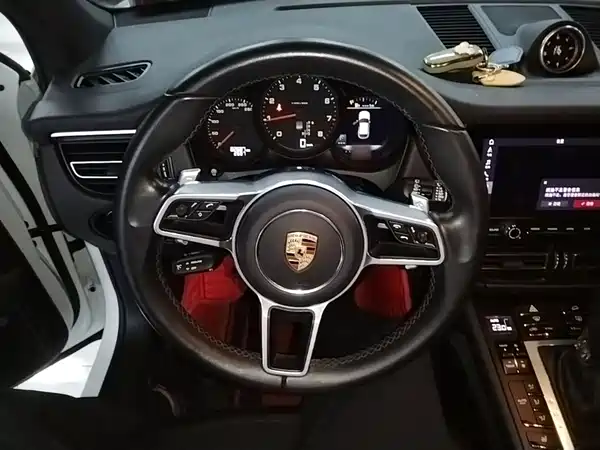 Porsche Macan 2021
