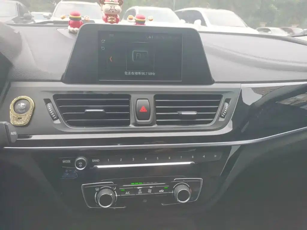 BMW 1 Series 2018 — фото 13
