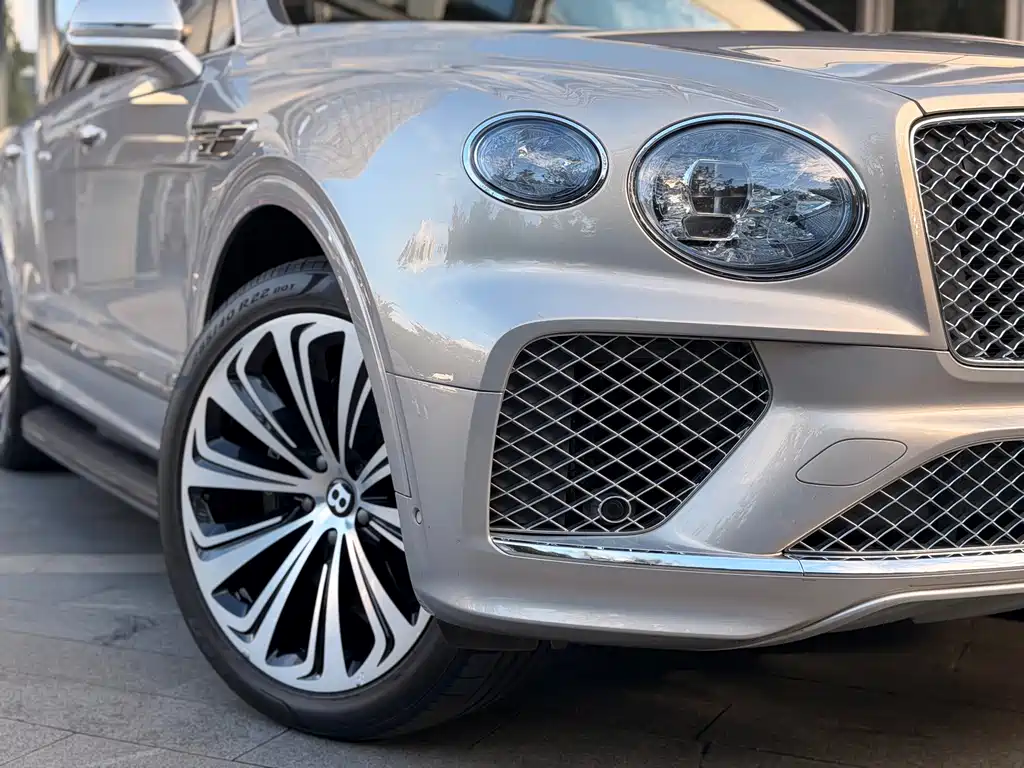 Bentley Bentayga 2021 — фото 12