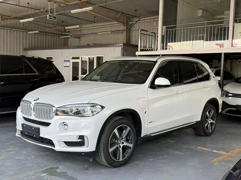 BMW X5 New Energy 2017 — фото 1