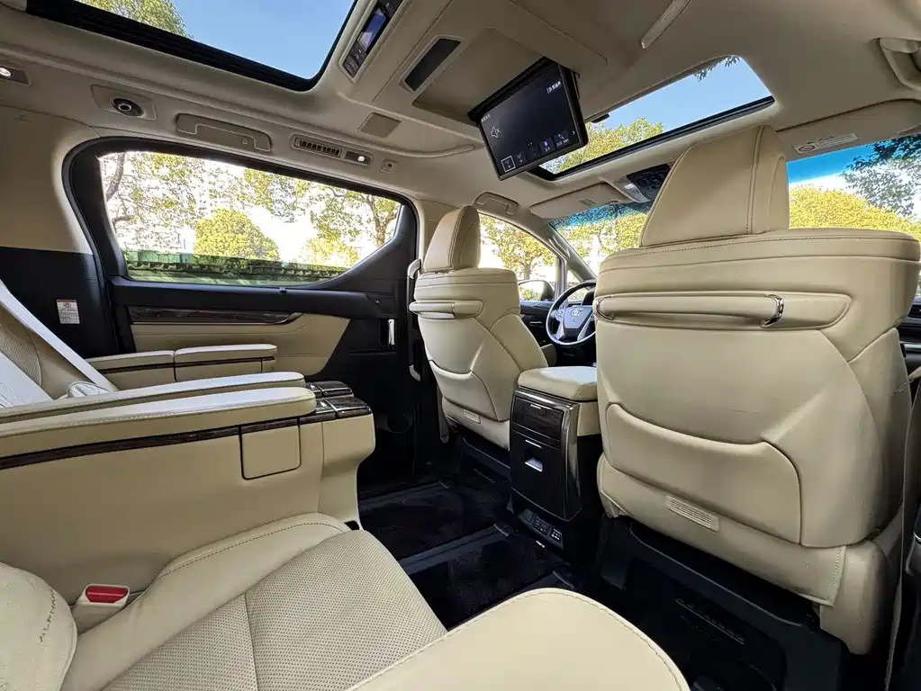 Toyota Alphard 2021 — фото 16