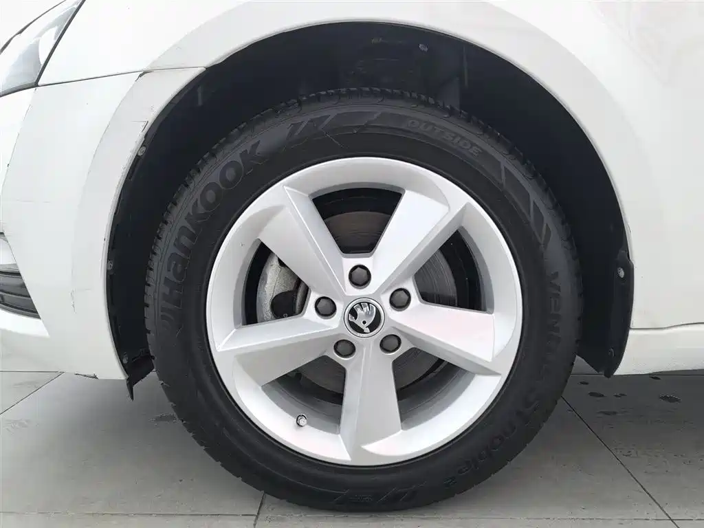 Skoda Octavia 2019 — фото 17