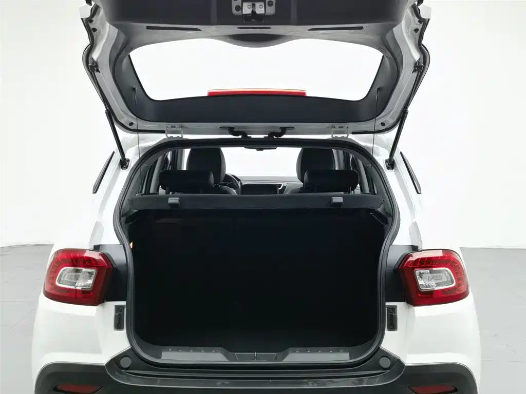 Zhonghua V3 2017 — фото 16