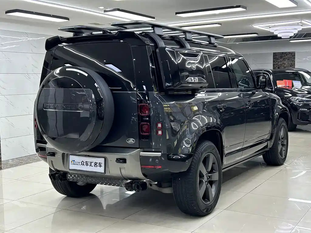 Land Rover Defender 2024