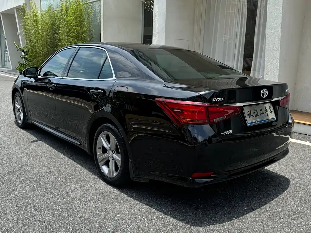 Toyota Crown 2016 — фото 17