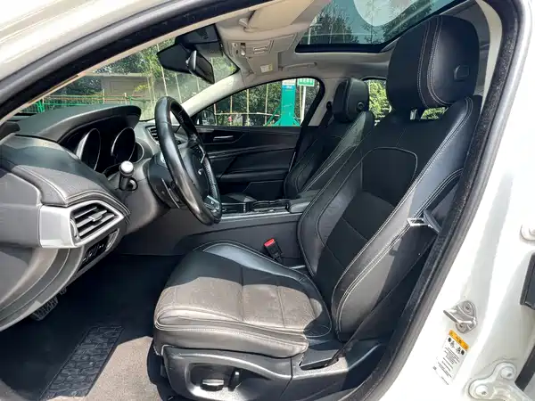 Jaguar XE 2016