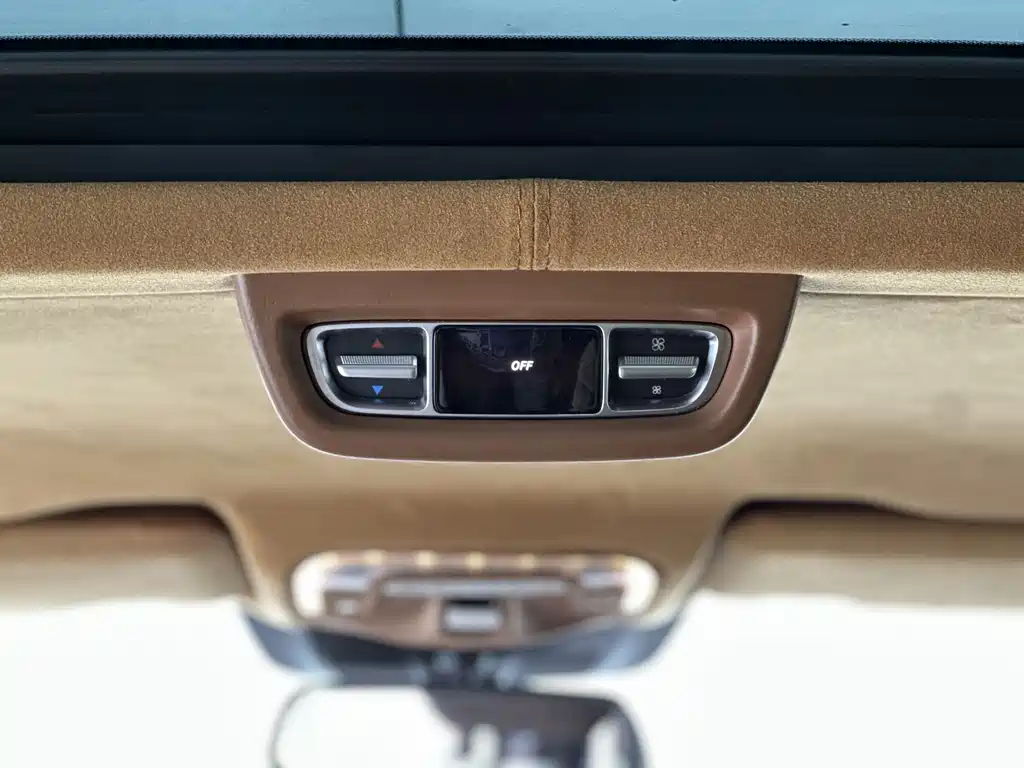 Mercedes-Benz V-Class 2019 — фото 11