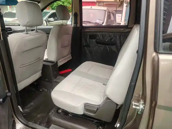 Wuling Hongguang 2016