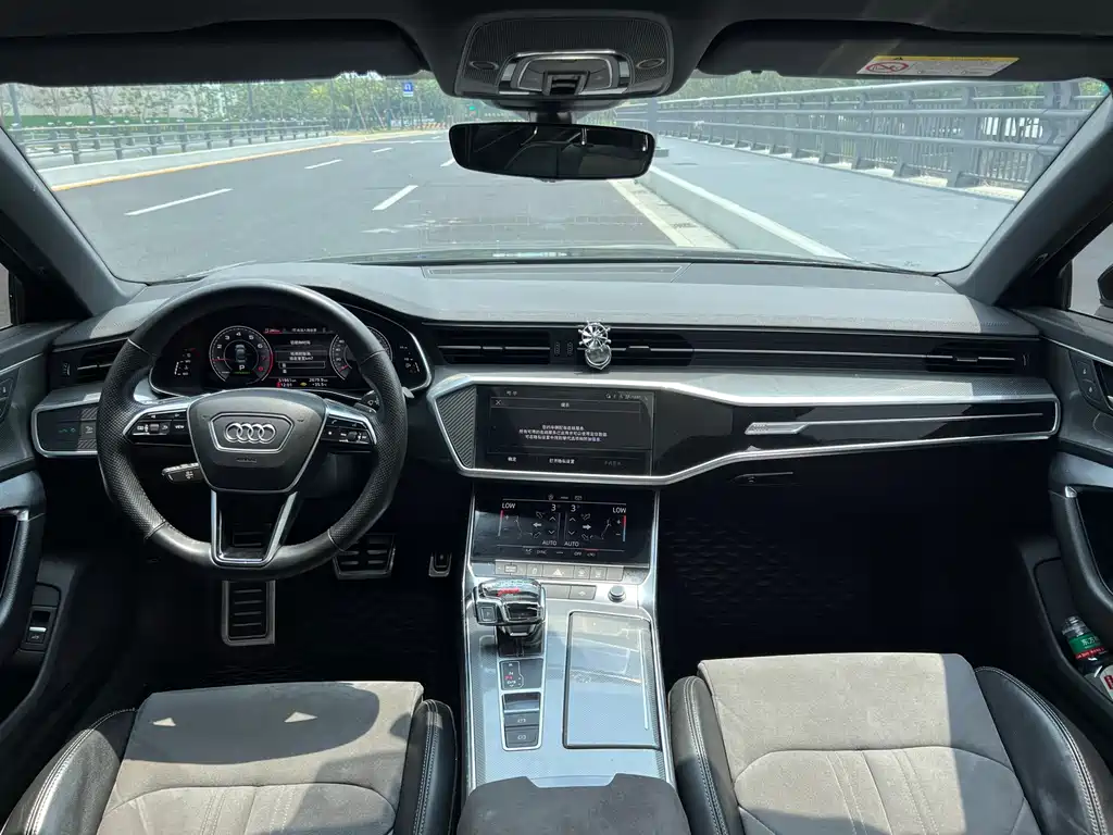 Audi A6L 2022