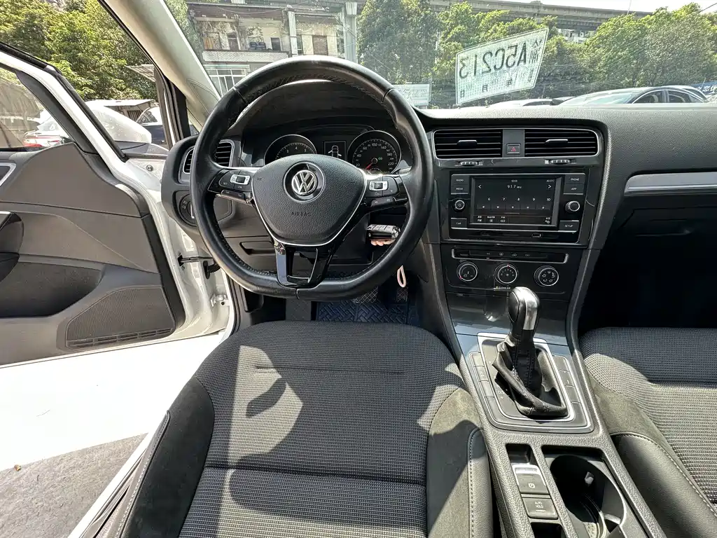 Volkswagen Golf 2018 — фото 15