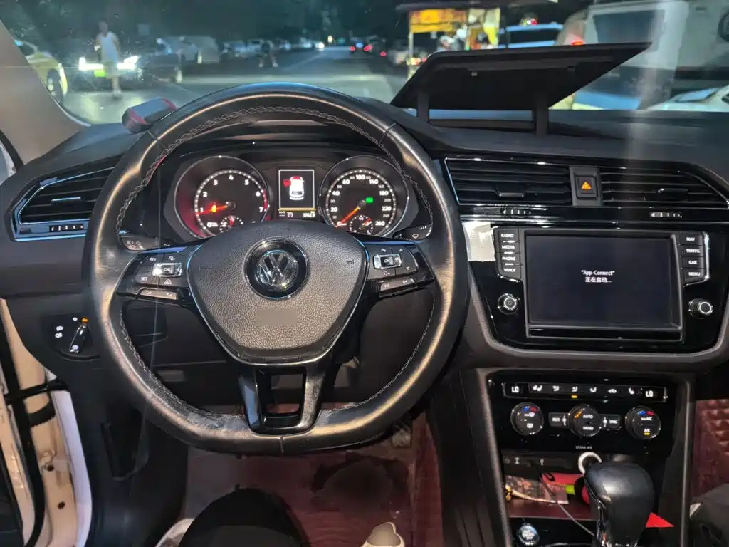 Volkswagen Tiguan L 2018 — фото 11