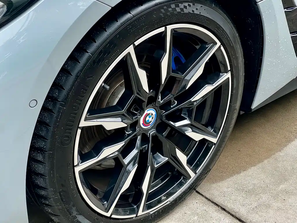 BMW i4 2023 — фото 10