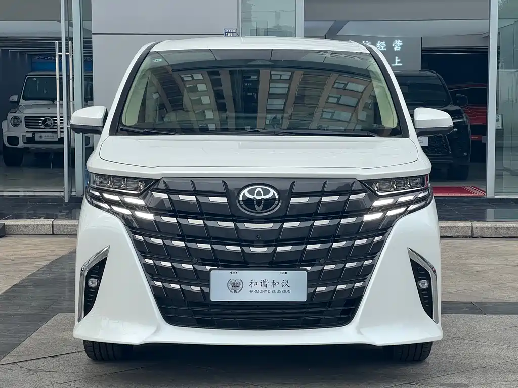 Toyota Alphard — фото 2