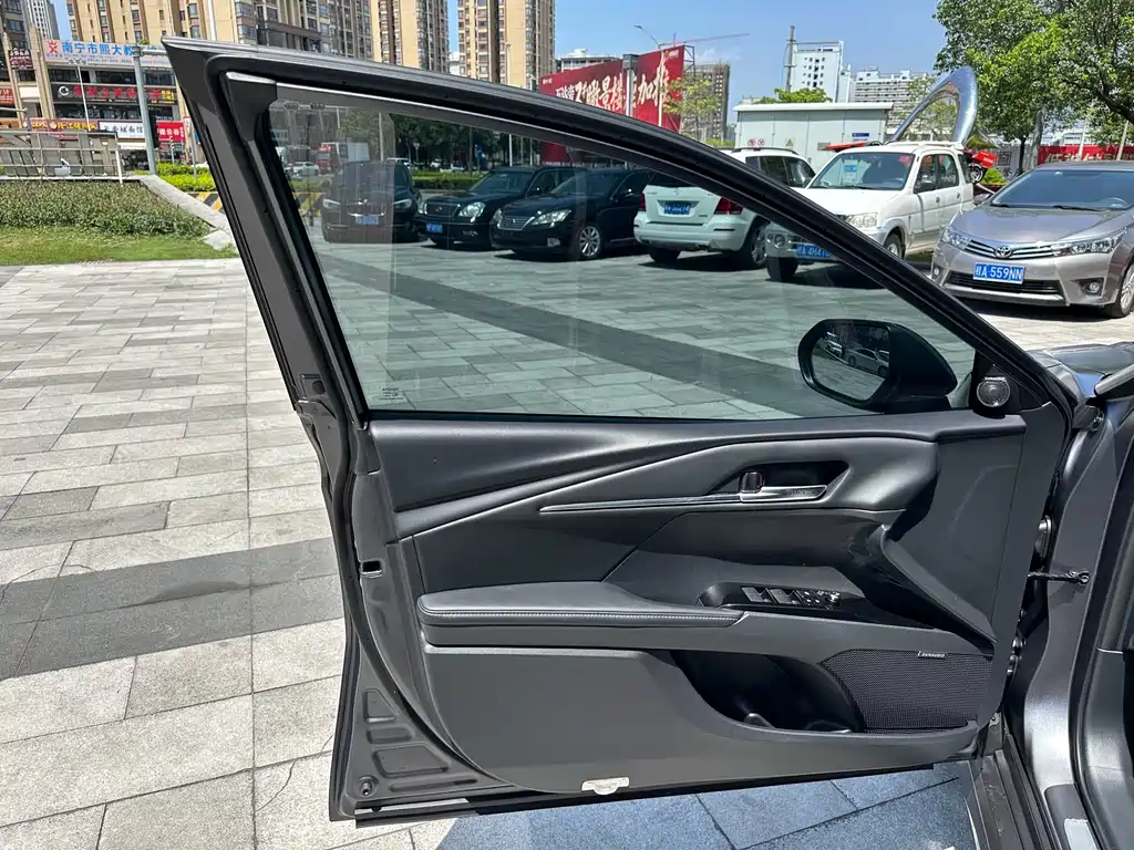 Toyota Camry 2025 — фото 13