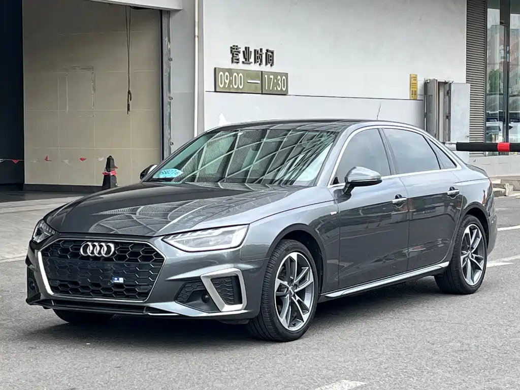 Audi A4L 2021 — фото 1