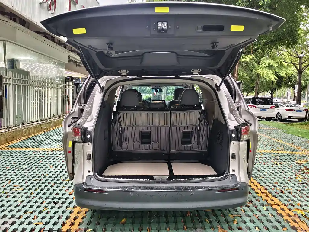 Toyota Sienna 2025 — фото 13