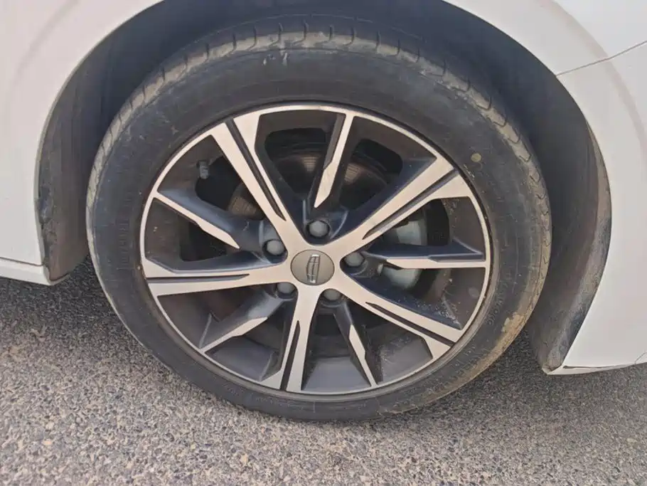 Geely Emgrand 2022