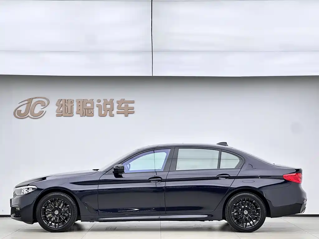BMW 5 Series 2019 — фото 14