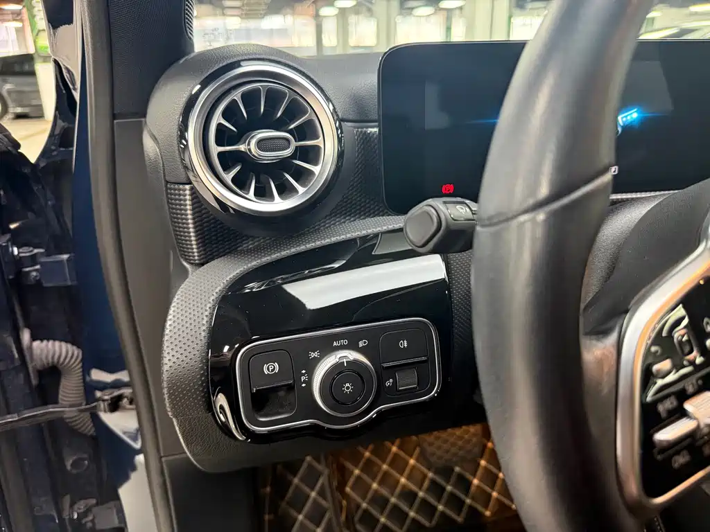 Mercedes-Benz A-Class 2020 — фото 24