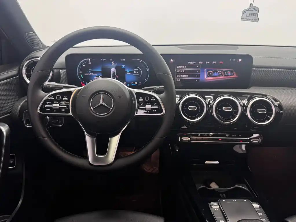 Mercedes-Benz A-Class 2022 — фото 15