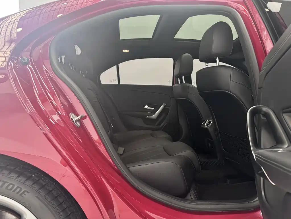 Mercedes-Benz A-Class 2022 — фото 11
