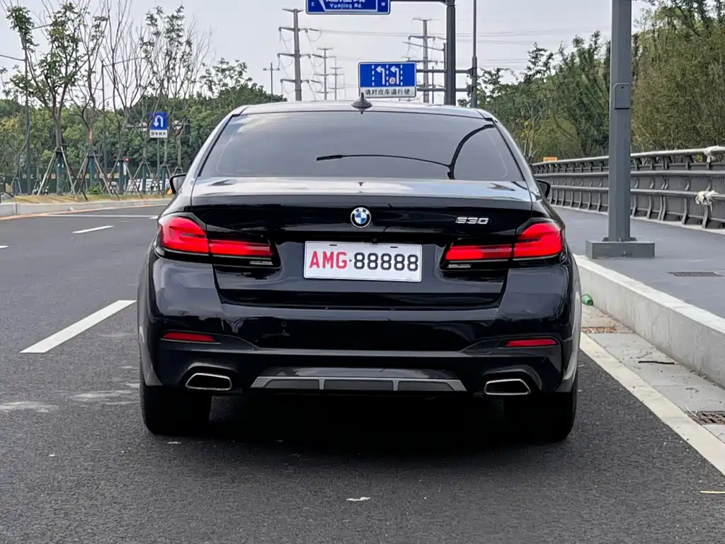 BMW 5 Series 2022 — фото 10